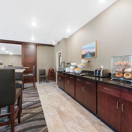 Cobblestone Hotel & Suites - Urbana Экстерьер фото