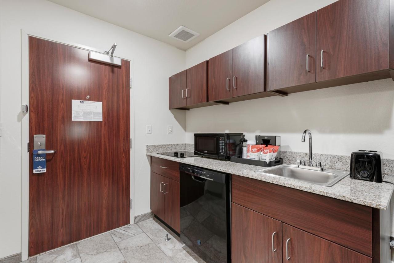 Cobblestone Hotel & Suites - Urbana Экстерьер фото