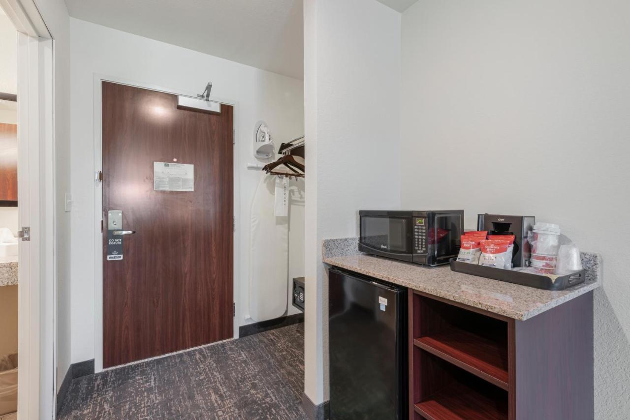 Cobblestone Hotel & Suites - Urbana Экстерьер фото