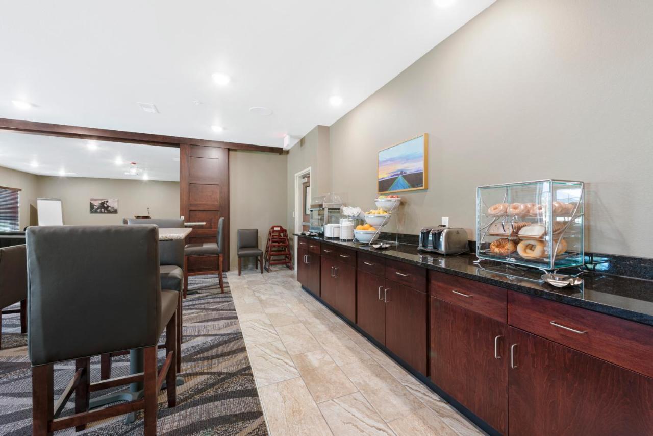 Cobblestone Hotel & Suites - Urbana Экстерьер фото